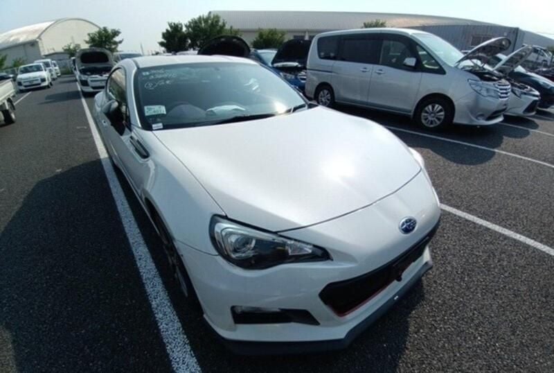 Weiß Gebraucht 2015 Subaru BRZ Coupé | 17.900 € - Bild 1/4