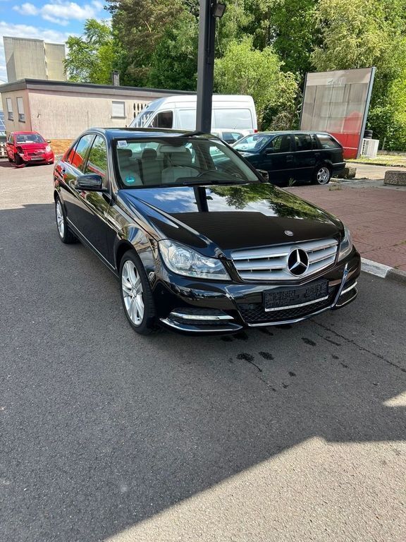 Schwarz Gebraucht 2013 Mercedes C180 Avantgarde Limousine | 12.549 € (Fairer Preis) - Bild 1/4