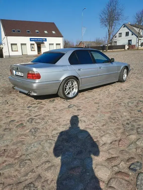 Second-hand BMW 740 286 CP (210 kW) 1995 Argintiu Berlinǎ