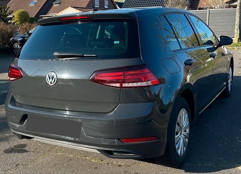 Gebraucht VW Golf VII 116 PS (85 kW) 2018 Grau Limousine
