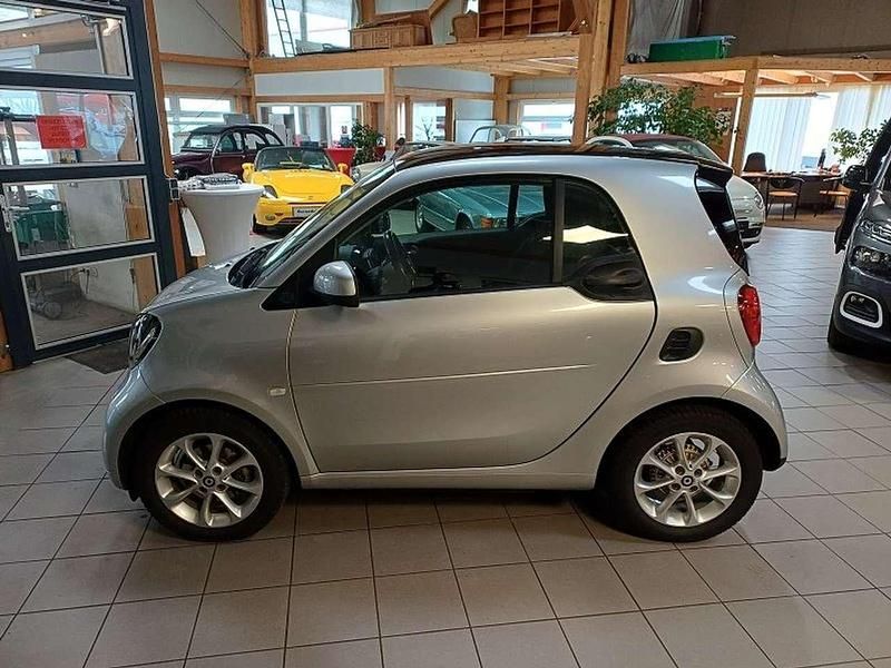 Gebraucht Smart ForTwo Electric Drive 60 kW (82 PS) 2019 Cool silver (metallic) Kleinwagen