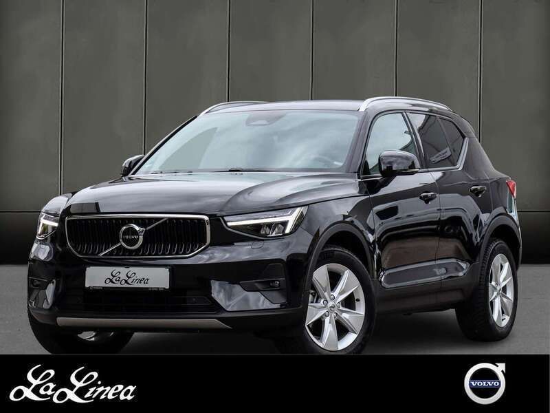 Onyx black / metallic (metallic) Gebraucht 2024 Volvo XC40 Core SUV | 34.890 € (Superpreis) - Bild 1/3