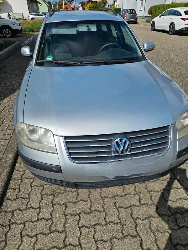 Silber Gebraucht 2002 VW Passat Kombi | 999 € (Superpreis) - Bild 1/4