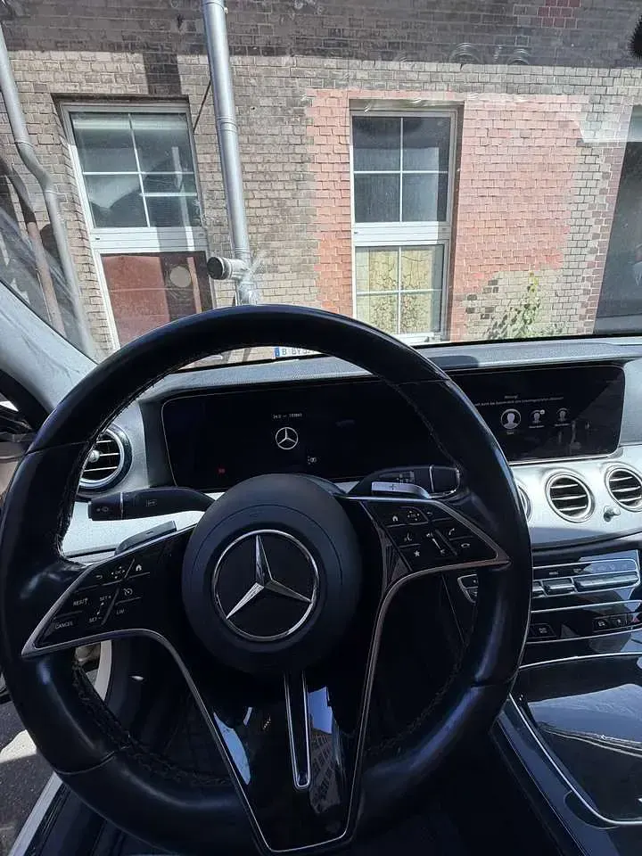 Gebraucht Mercedes E200 Avantgarde 160 PS (117 kW) 2022 Gelb Limousine