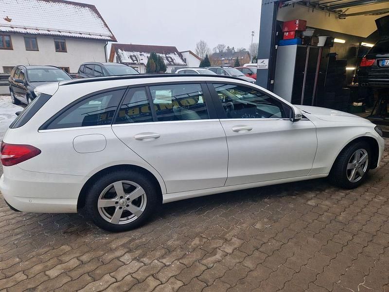 Gebraucht Mercedes C220 170 PS (125 kW) 2015 Weiß Kombi