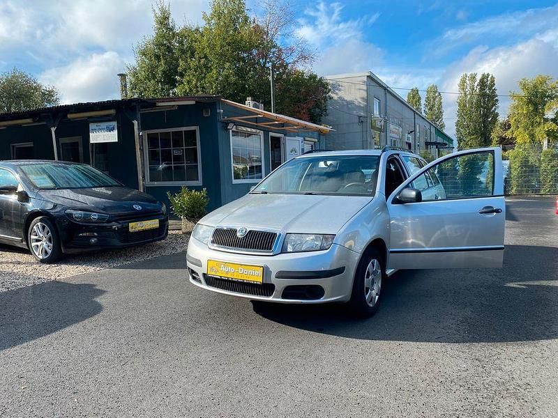 Grau Gebraucht 2006 Skoda Fabia Kleinwagen | 2.400 € (Etwas zu teuer) - Bild 1/4