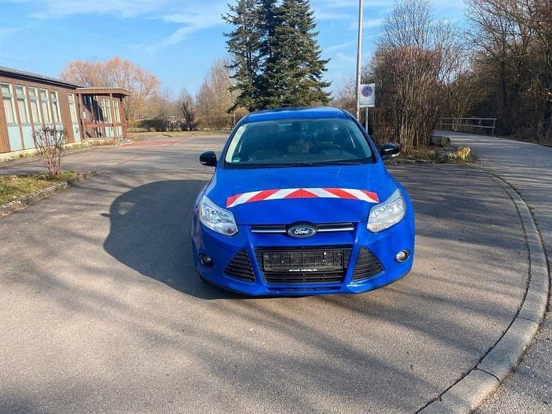 Gebraucht Ford Focus Trend 116 PS (85 kW) 2014 Blau Kombi