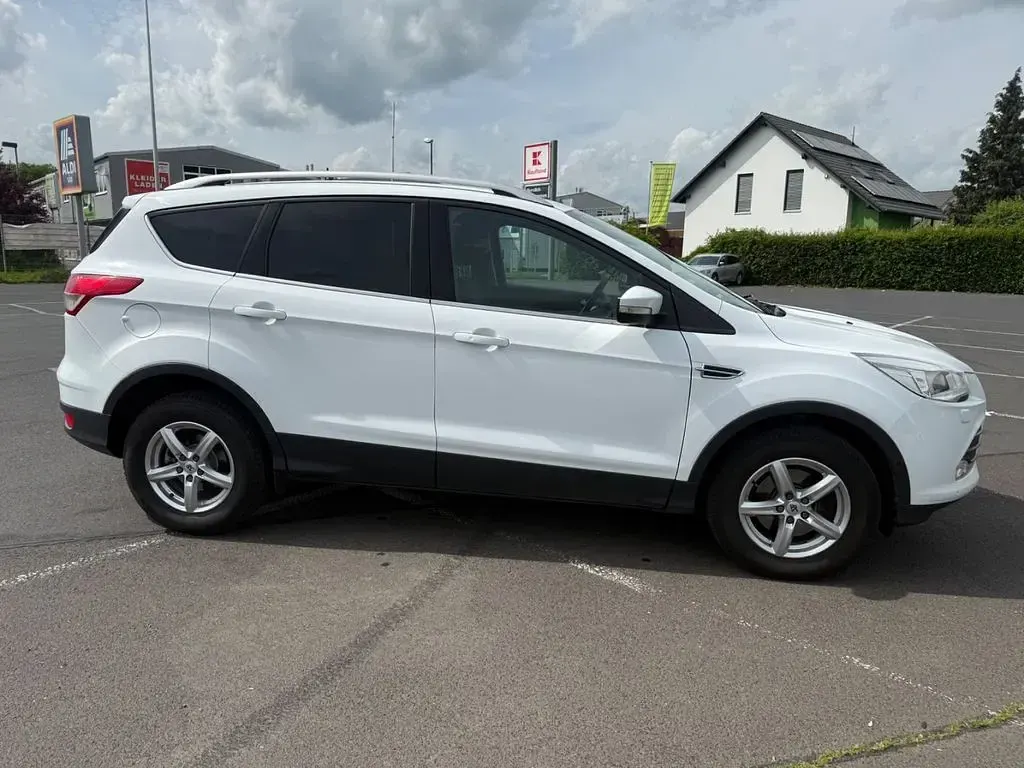 Gebraucht Ford Kuga SYNC Edition 150 PS (110 kW) 2015 Weiß SUV