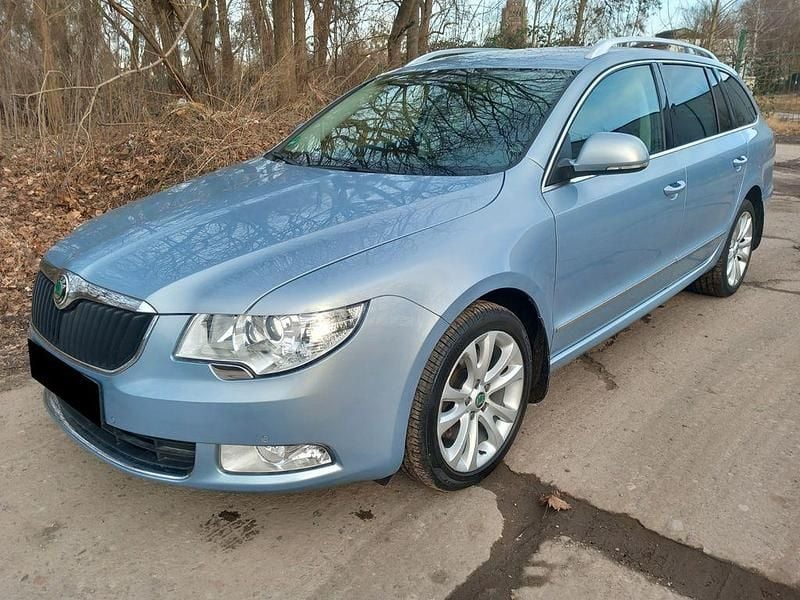 Gebraucht Skoda Superb Elegance 125 PS (91 kW) 2012 Blau Kombi