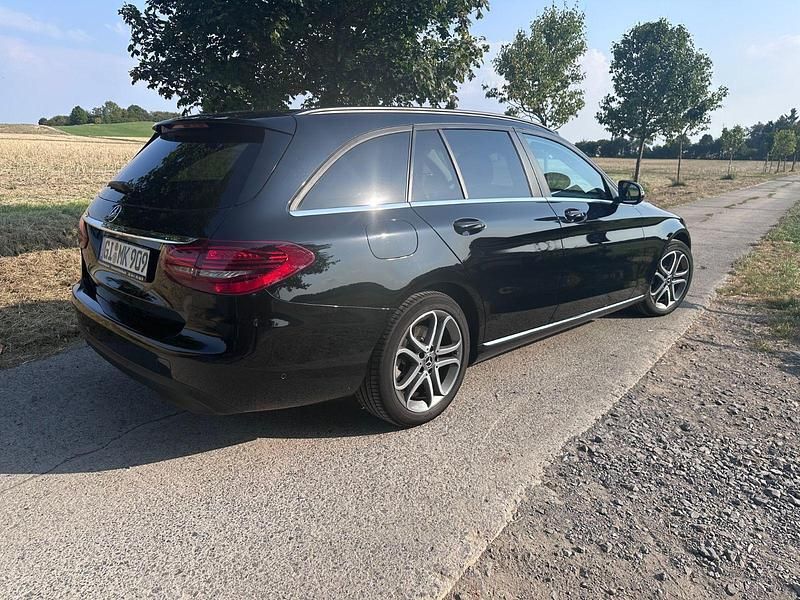 Gebraucht Mercedes C200 160 PS (117 kW) 2019 Schwarz Kombi