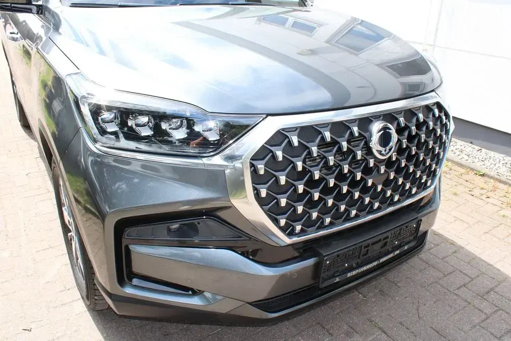 Gebraucht SsangYong Rexton Quartz 203 PS (149 kW) 2023 Grau SUV
