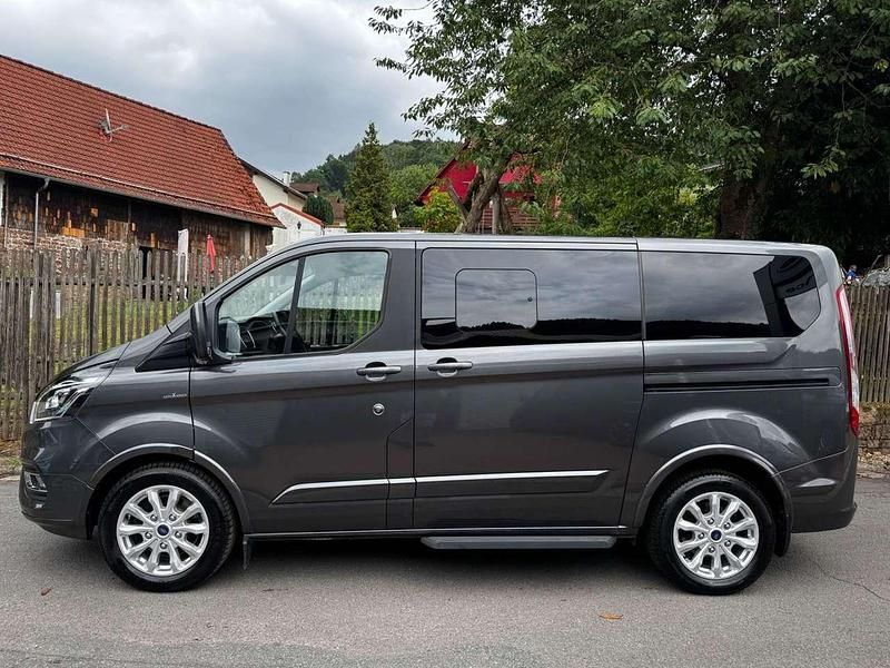 Gebraucht Ford Tourneo Titanium 170 PS (125 kW) 2019 Magneticgrau metallic Van / Kleinbus