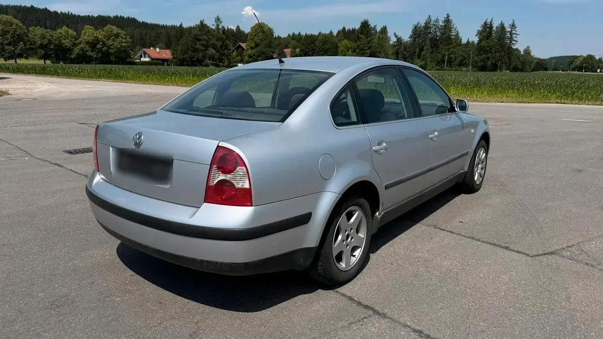 Gebraucht VW Passat 102 PS (75 kW) 2001 Silber Limousine