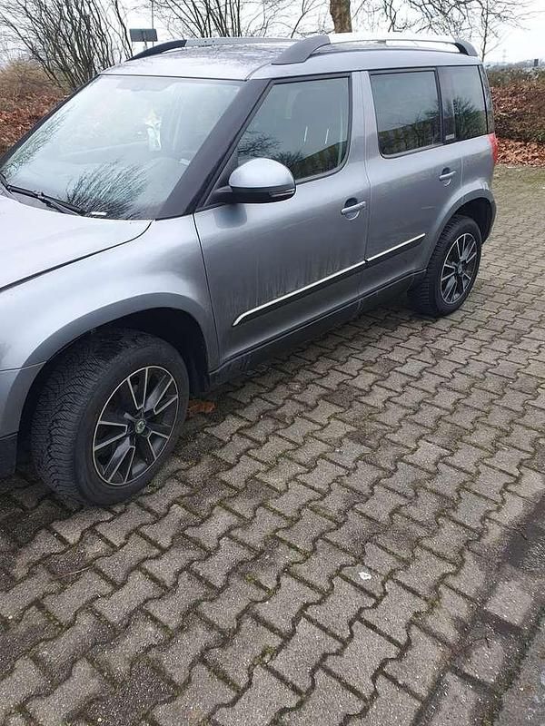 Gebraucht Skoda Yeti Adventure 140 PS (102 kW) 2013 Silber SUV