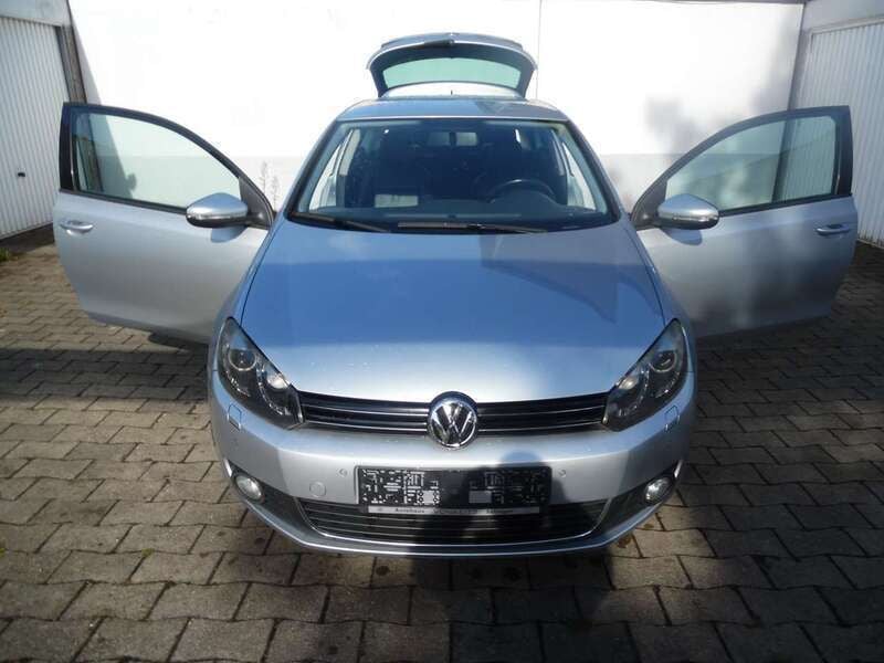 Reflexsilber metallic Gebraucht 2009 VW Golf VI Highline Kleinwagen | 3.890 € (Superpreis) - Bild 1/4
