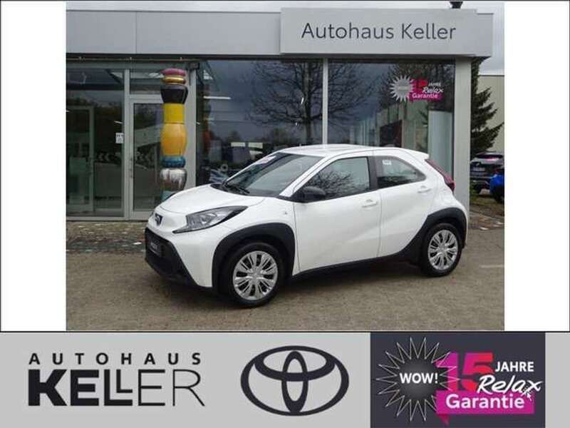 Schneeweiß Neu 2025 Toyota Aygo X-play Kleinwagen | 18.220 € - Bild 1/4