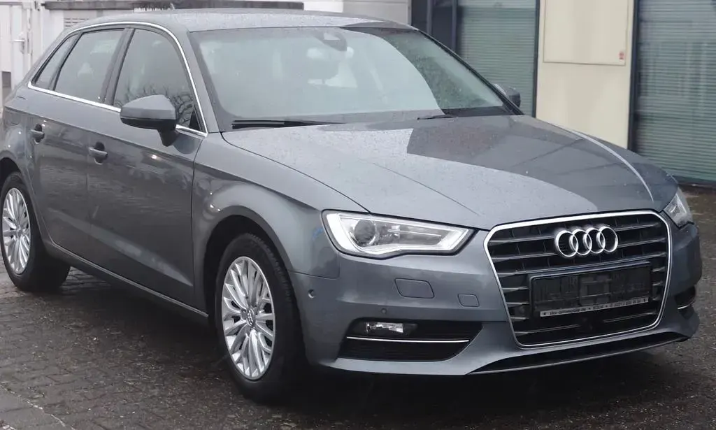 Gebraucht Audi A3 Ambiente 150 PS (110 kW) 2015 Grau Limousine