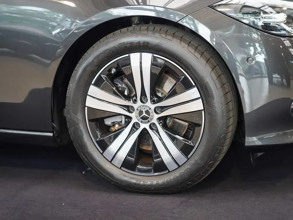 Gebraucht Mercedes C220 Avantgarde 197 PS (144 kW) 2025 Graphitgrau Kombi