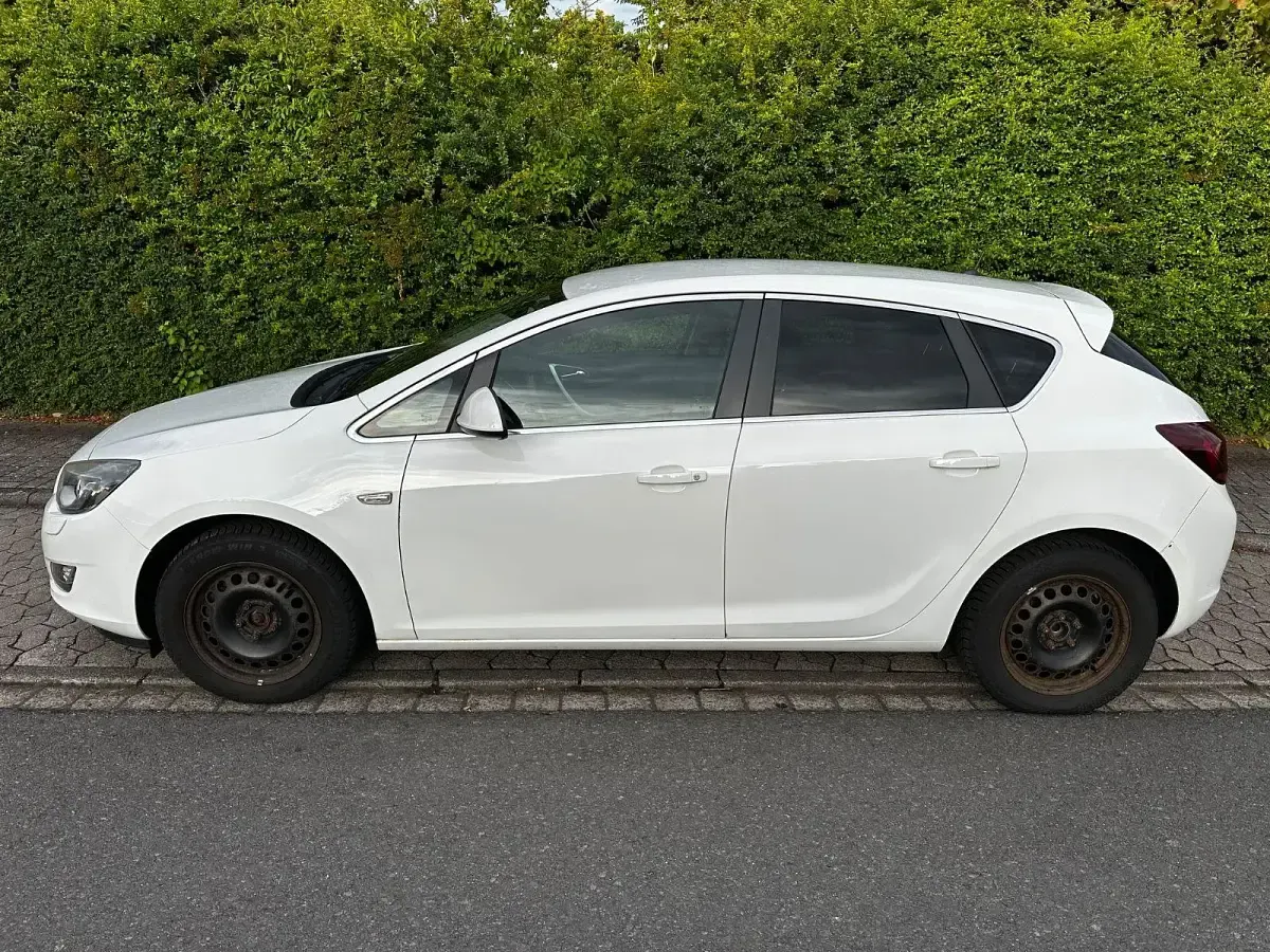 Gebraucht Opel Astra Sport 110 PS (80 kW) 2011 Weiß Limousine