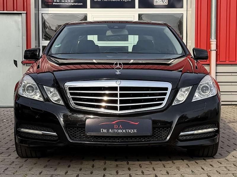 Second-hand Mercedes E250 204 CP (150 kW) 2012 Negru Berlinǎ
