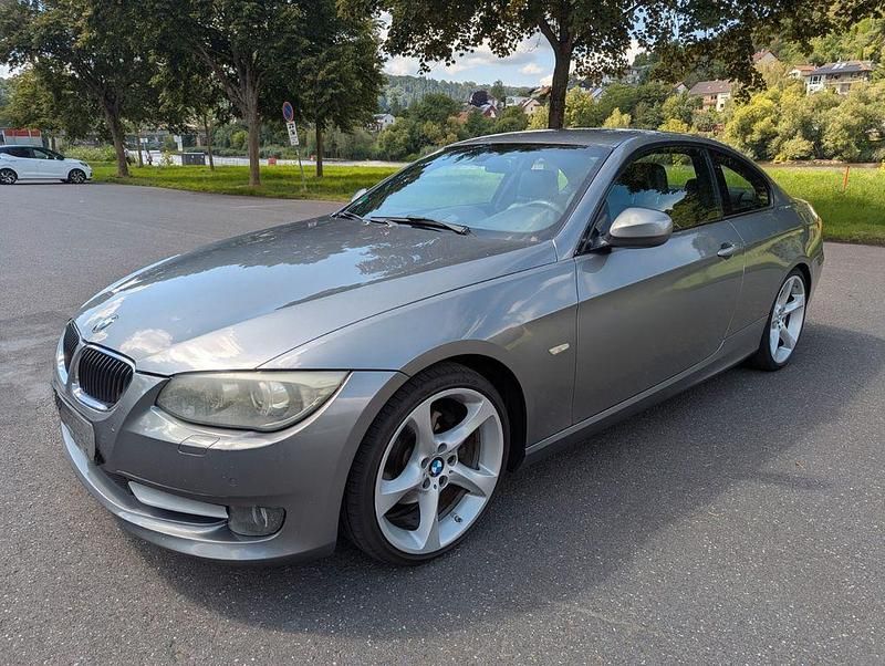 Grau Gebraucht 2011 BMW 320 M Sport Coupé | 7.800 € (Guter Preis) - Bild 1/4