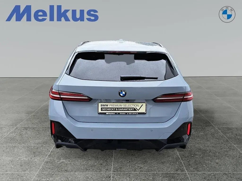Gebraucht BMW 520 M Sport 197 PS (144 kW) 2024 Grau Kombi