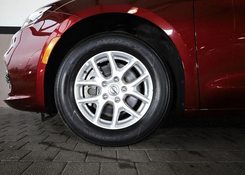 Gebraucht Chrysler Pacifica Touring 287 PS (211 kW) 2021 Rot Kombi