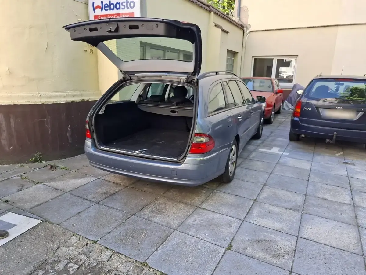 Używany Mercedes E280 2007 Niebieski Kombi