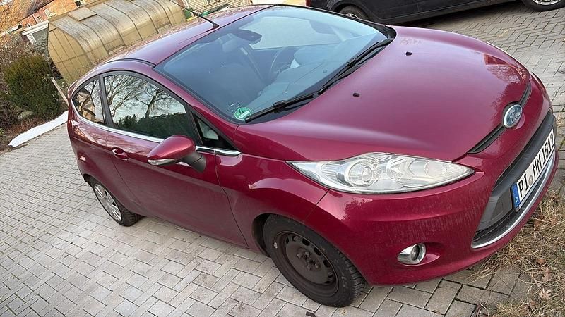 Gebraucht Ford Fiesta 97 PS (71 kW) 2009 Rot Kleinwagen