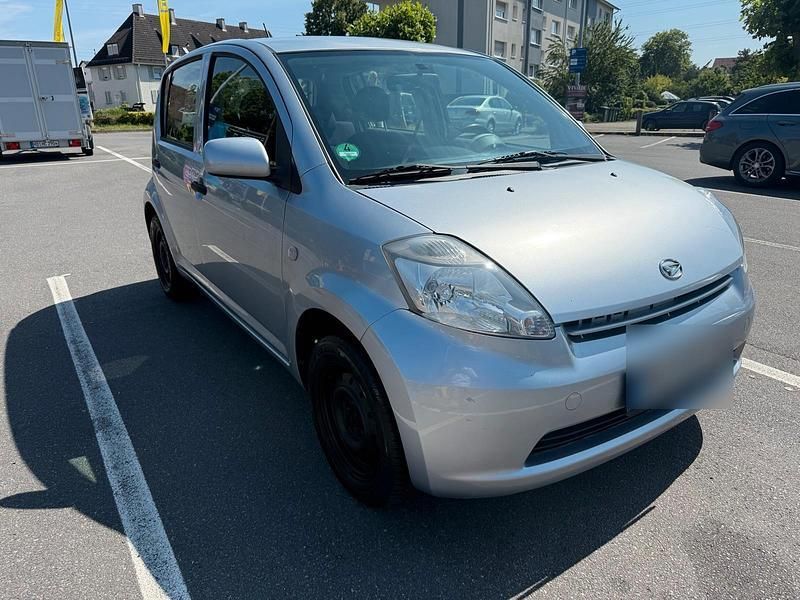 Grau Gebraucht 2006 Daihatsu Sirion Kleinwagen | 1.400 € (Fairer Preis) - Bild 1/4