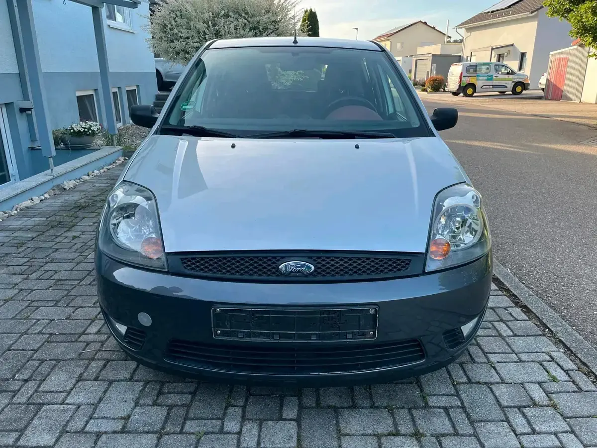 Gebraucht Ford Fiesta 80 PS (58 kW) 2005 Silber Kleinwagen