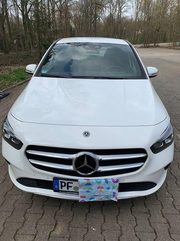 Gebraucht Mercedes B220 190 PS (139 kW) 2019 Weiß Van / Kleinbus