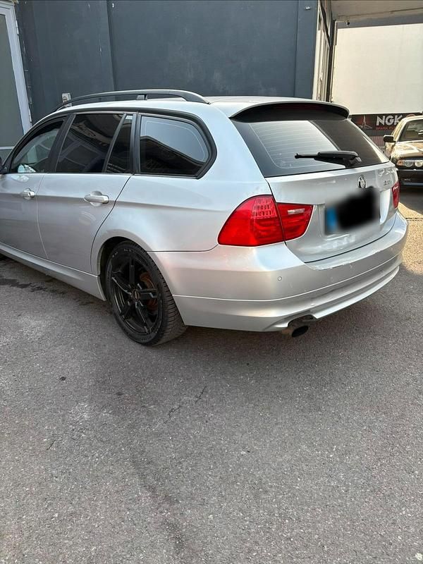 Gebraucht BMW 318 143 PS (105 kW) 2009 Silber Kombi