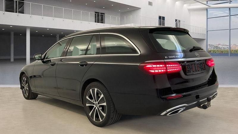 Gebraucht Mercedes E300 194 PS (142 kW) 2021 Schwarz Kombi