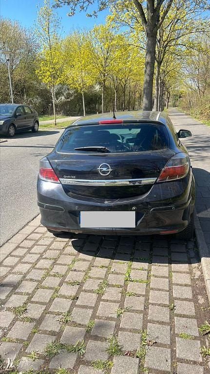 Gebraucht Opel Astra GTC Selection 90 PS (66 kW) 2009 Schwarz Limousine