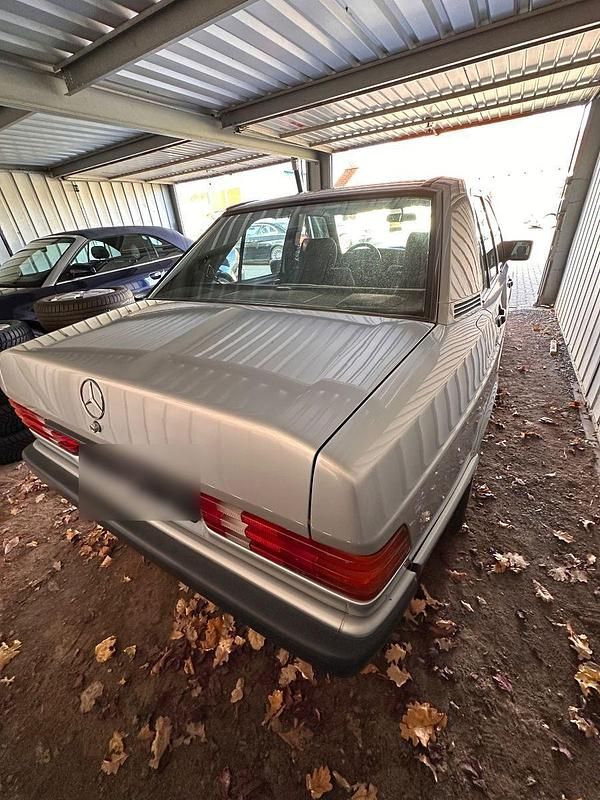 Gebraucht Mercedes 190 122 PS (89 kW) 1991 Silber Limousine
