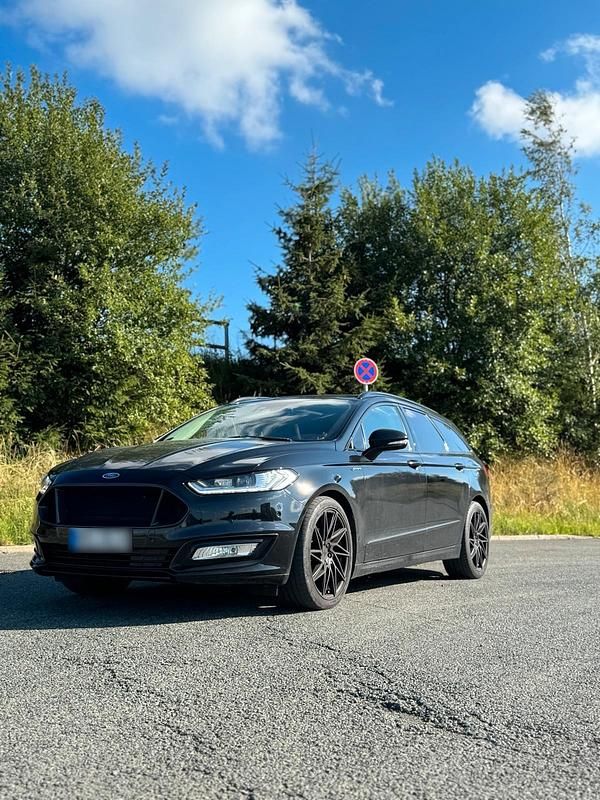 Gebraucht Ford Mondeo Vignale 211 PS (155 kW) 2016 Schwarz Kombi