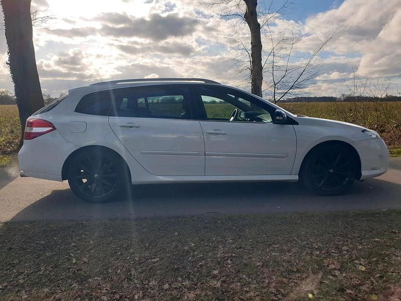 Gebraucht Renault Laguna III 150 PS (110 kW) 2010 Weiß Kombi
