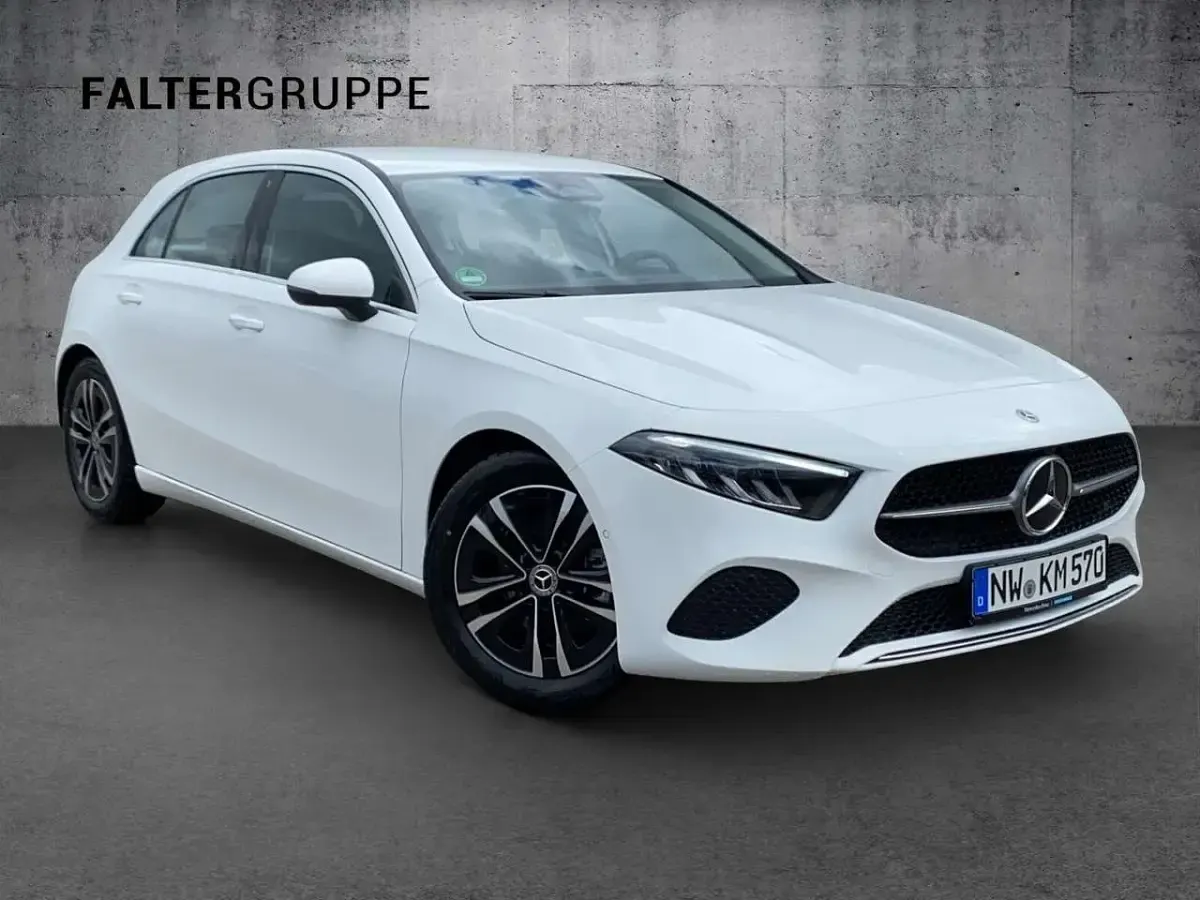 Gebraucht Mercedes A180 Progressive 136 PS (100 kW) 2024 Unilack polarweiß Limousine