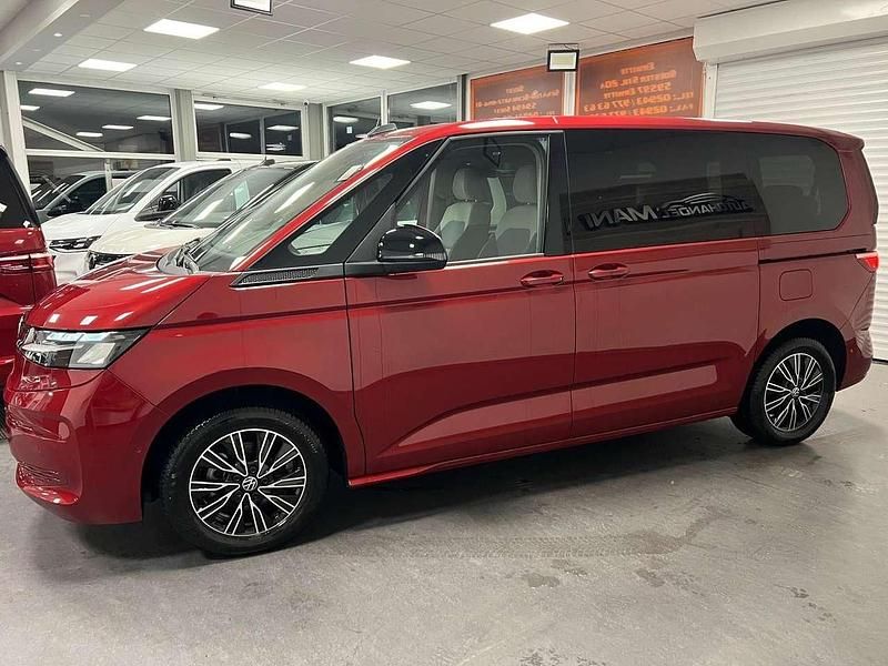 Gebraucht VW Multivan 150 PS (110 kW) 2024 Fortanarot metallic Van