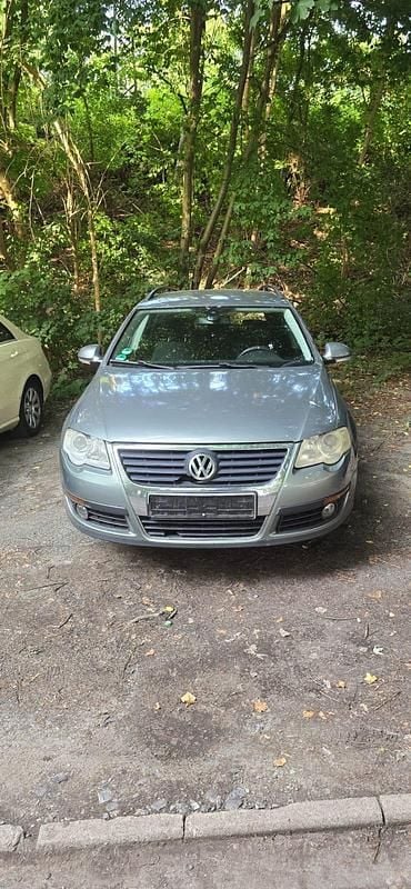 Silber Gebraucht 2005 VW Passat Kombi | 1.700 € (Superpreis) - Bild 1/4