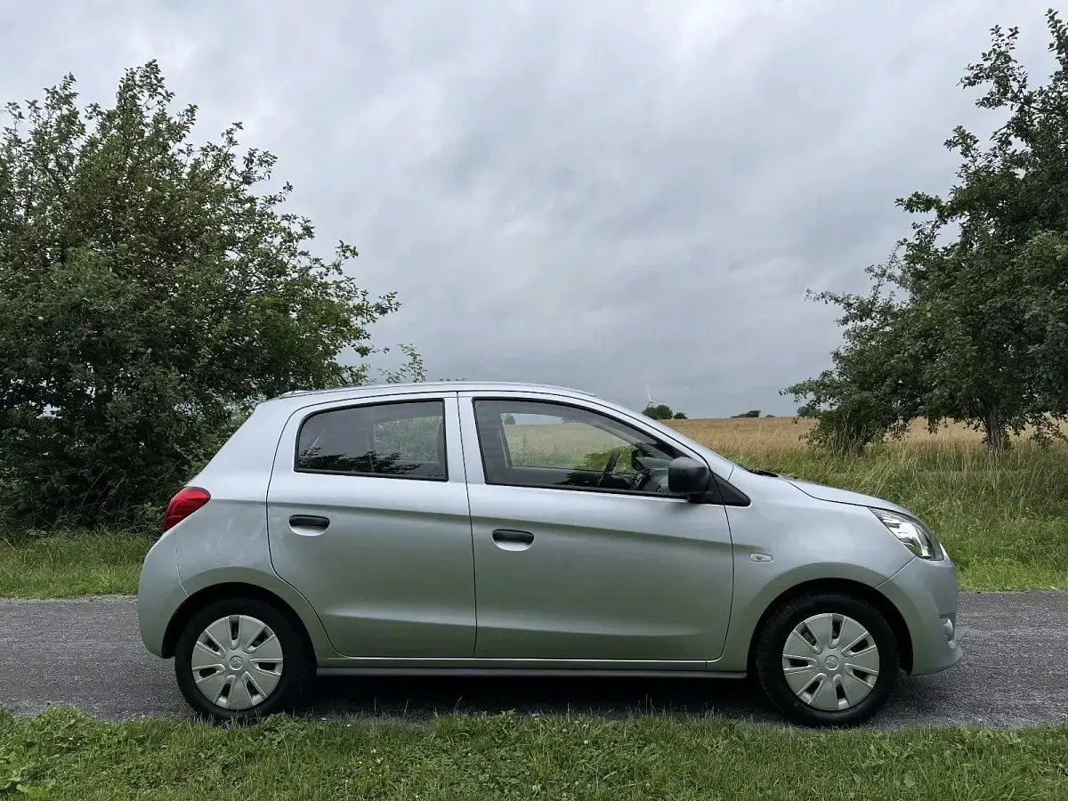 Gebraucht Mitsubishi Space Star 69 PS (50 kW) 2014 Silber Van / Kleinbus