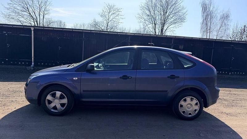 Gebraucht Ford Focus Ghia 101 PS (74 kW) 2006 Blau Limousine