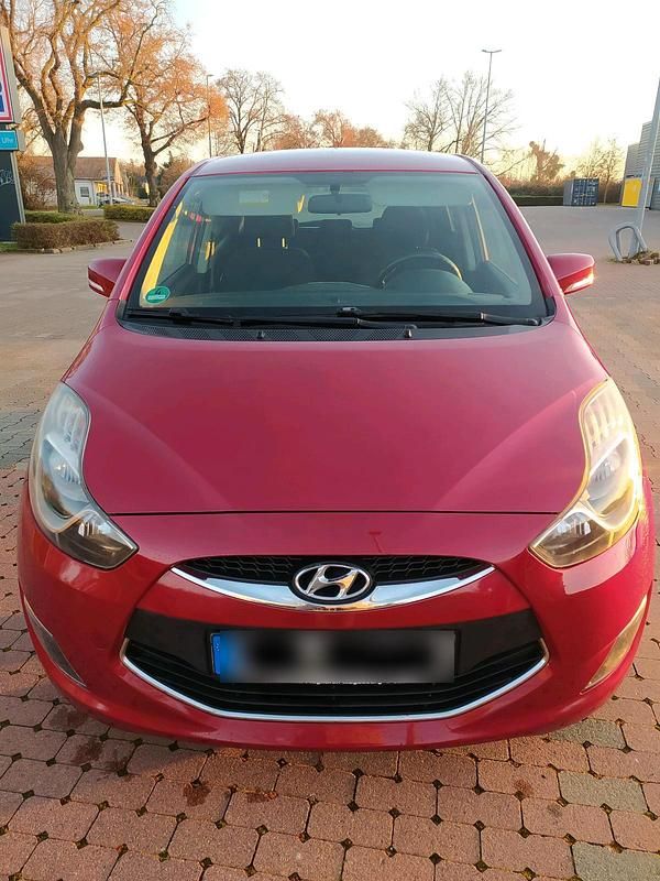 Gebraucht Hyundai ix20 90 PS (66 kW) 2013 Rot Kleinwagen
