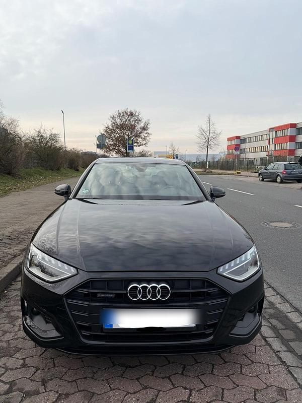 Schwarz Gebraucht 2021 Audi A4 Comfort Limousine | 29.500 € (Etwas zu teuer) - Bild 1/4