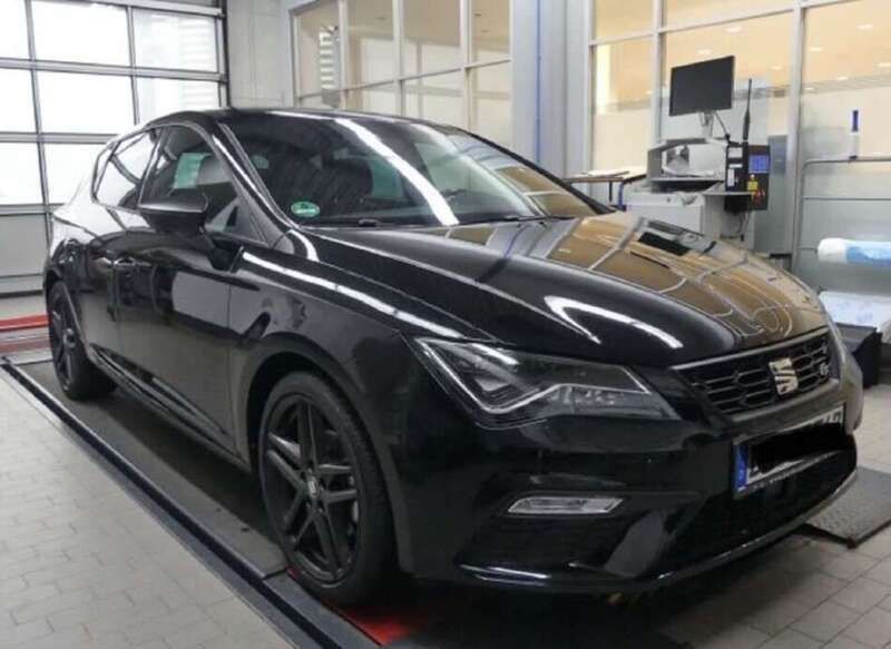 Schwarz Gebraucht 2020 Seat Leon ST FR Kombi | 14.500 € (Superpreis) - Bild 1/4