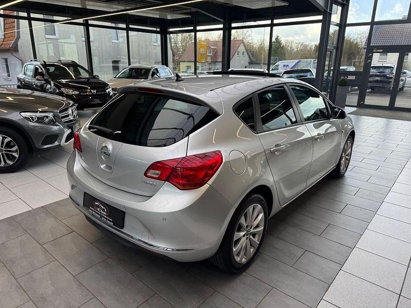 Gebraucht Opel Astra Active 180 PS (132 kW) 2013 Silber Limousine
