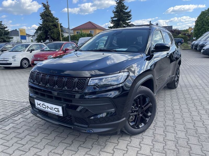 Solid black (5ck) Gebraucht 2024 Jeep Compass Night Eagle SUV | 28.997 € (Superpreis) - Bild 1/4