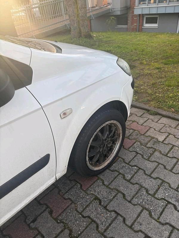 Weiß Gebraucht 2009 Hyundai Getz Kleinwagen | 1.099 € (Guter Preis) - Bild 1/4