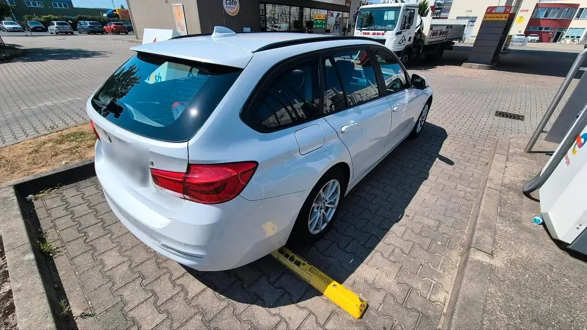Gebraucht BMW 318 Advantage 150 PS (110 kW) 2018 Weiß Kombi